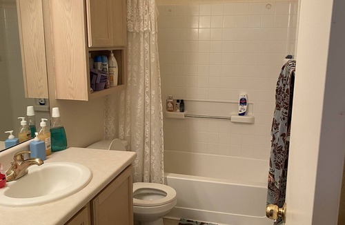 Ranchito House | ROOM ONLY! Safe, family oriented neighborhood.