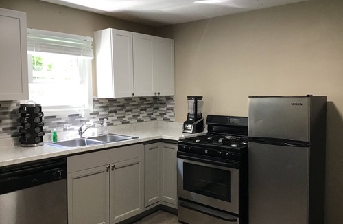 Cumings Beach Park House | Rosko Ranch 1/4 mi from Lake Erie. Minutes from wineries & GOTL