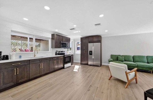 North Palm Beach House | Royal Palm Villa - 8 beds - Pet Freindly