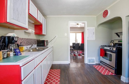 Cleveland House | Rubi Lounge: Cozy 2BR Lower Unit | Patio, Porch & Parking 8 Mins to Downtown