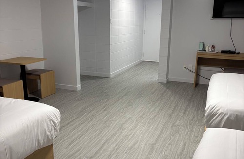 Jasper Place Hotel | Rundle Inn and Suites