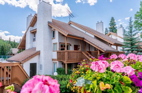 Banff Condo | Rustic & Cozy Banff Getaway | Access 2 hot tubs!