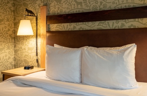 Banff Hotel | Rustic & Cozy Getaway |Amazing Cave-inspired +Pool