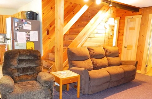 Oquossoc House | 🐾Rustic dog friendly home on the North Shore of Rangeley Lake.
