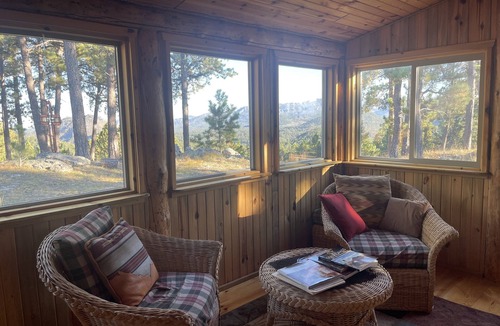 Hill City Cabin | Rustic Family Mountain Top Cabin! 360 degree “million dollar” Black Hills views!