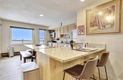 Peak 8 Condo | Rustic Mountain 2 Bedroom Condo