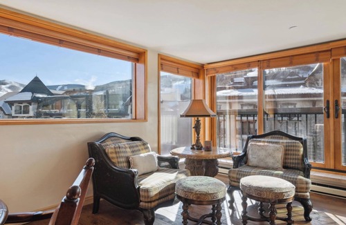 Vail Condo | Rustic Mountain Retreat 2BR Balcony & Vail Mountain Views