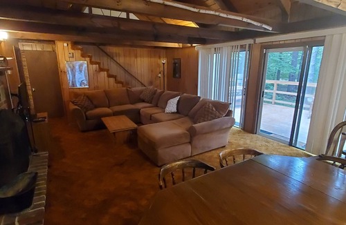 Freedom House | Rustic relaxation with modern conveniences!