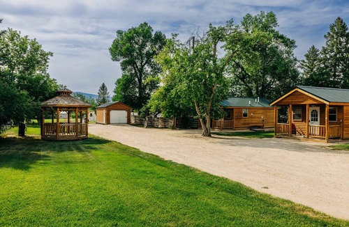 Dayton Cabin | Rustic Ridge Cabin 2, Charming Dayton Retreat (3 Options!)