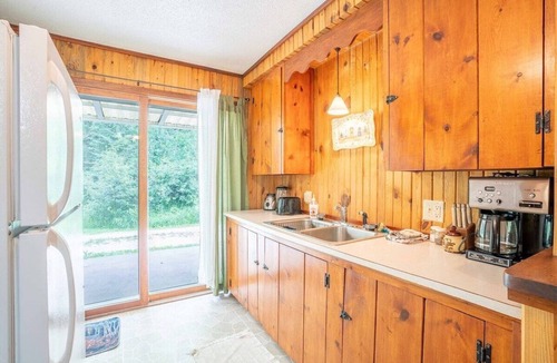Custer Resort | Rustic Roost Log Cabin | 1 Bed, 1 Bath