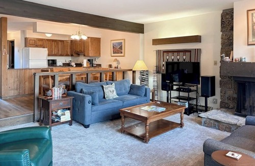 Jackson Condo | Rustic townhome near golf course with private sauna & deck