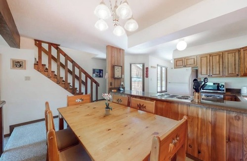 Jackson Condo | Rustic townhome near golf course with private sauna & deck