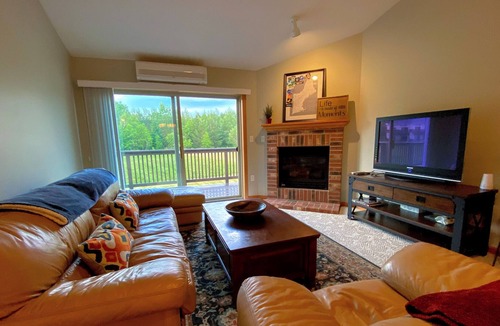 Carroll Apartment | S38 Great location for your White Mtns getaway, close to Cog, Mt Washington Hotel, 1 min to skiing!