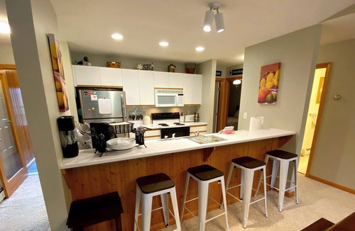 Carroll Apartment | S38 Great location for your White Mtns getaway, close to Cog, Mt Washington Hotel, 1 min to skiing!