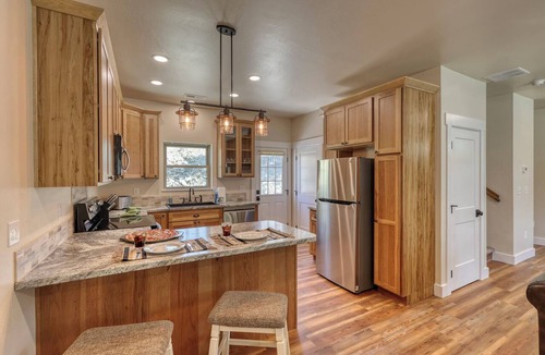 Rockerville Condo | Saddle Up For Luxury 2 Bedroom - 15 Minutes to Mt. Rushmore