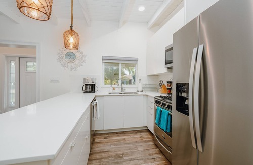 Garden Isles House | Sage by the Sea 1 Mile to Beach Outdoor Kitchen 2 Primary Suites