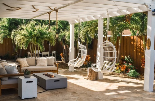Garden Isles House | Sage by the Sea 1 Mile to Beach Outdoor Kitchen 2 Primary Suites