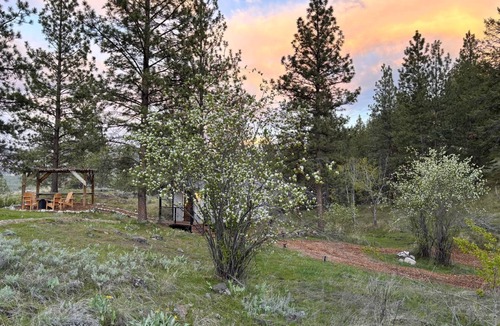 Okanagan-Similkameen Cabin | Sagebrush Caboose
