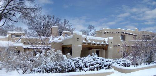 Taos Hotel | Sagebrush Inn & Suites
