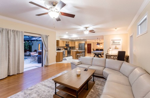 Jog Road House | Sailfish Cove –Tropical Escape Minutes from Delray