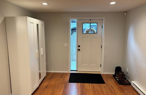Salmon Arm House | Salmon Arm (Shuswap) Comfortable 2 Bedroom in town, 5 mins to the beach!
