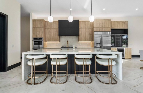 Juno Beach House | SALT HAUSBrandNew! 6BR/6BA Contemporary Retreat, Heated Pool/Spa. Walk to Beach!