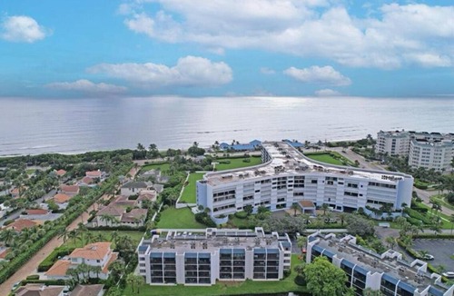Jupiter Apartment | Saltwater Sanctuary Coastal Retreat Steps to Shore