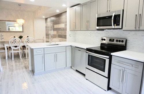 Bella Vista Condo | : Sandy Feet Retreat: Walk to the Beach! :