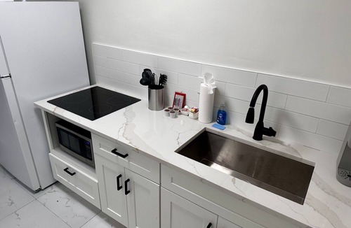 Lauderdale-by-the-Sea Hotel | Sapphire by the Sea - Unit 1 - 1 Bedroom 2 Bath, 2 Queen Beds, kitchen, Sleeps 6