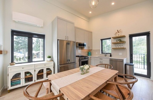 Black Creek House | Saratoga Escape at the Beach House