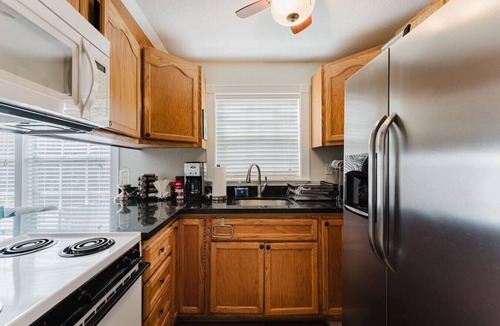Grandview Heights Condo | Savannah Apartment a Cozy Apartment Retreat Htd Pool and BBQ