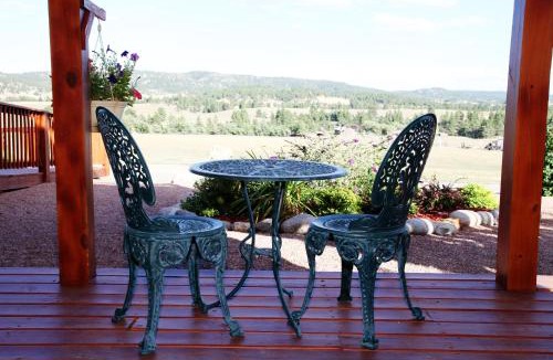 Devils Tower Hotel | Sawin' Logs Inn