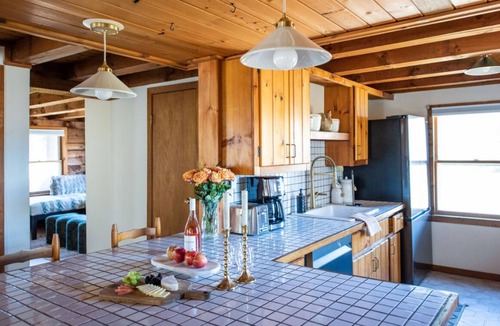Londonderry Cabin | Scenic Ski Getaway Near Stratton & Bromley. Steps from X-Country Trails.