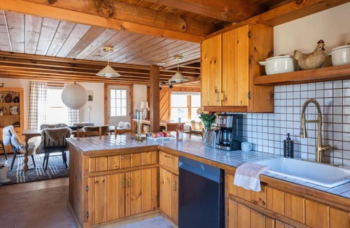 Londonderry Cabin | Scenic Ski Getaway Near Stratton & Bromley. Steps from X-Country Trails.