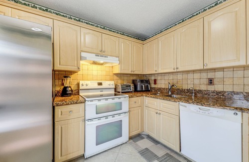 Whisper Walk House | Screened Patio + Pool: Work Remote in Boca Raton!