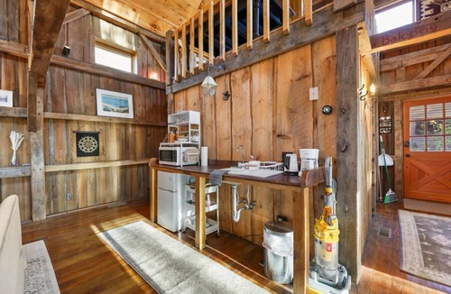 Monterey House | Scribe`s Stable | A/C Screened in Porch Sleeps 6