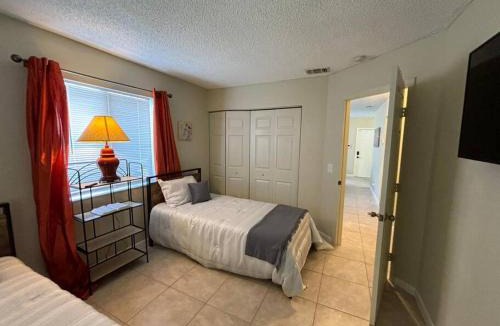 Florida North Atlantic Coast Apartment | Sea Breeze-2 BR Apartment- Centrally Located