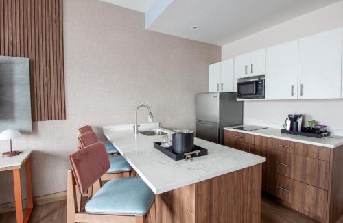 East Fort Lauderdale Hotel | Sea Glass Beach Place, Trademark Collection by Wyndham