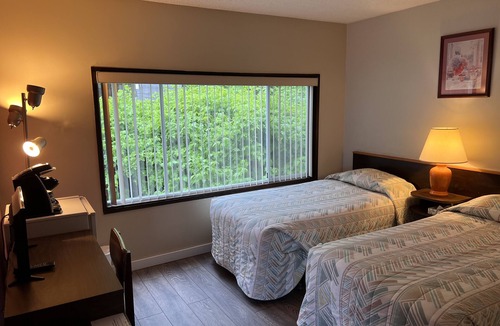 Queen Charlotte Hotel | Sea Raven Motel