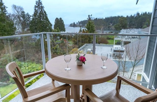 Regional District of Nanaimo Apartment | Sea Shore Retreat Feel at Home by the Sea