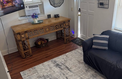 Lantana Apartment | Seabreeze Tiny Cottage, Tiny home in Lantana, Florida