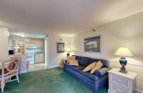 Ogunquit Apartment | Seafarer Resort-Unit 107