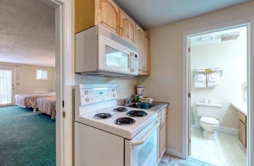 Ogunquit Apartment | Seafarer Resort-Unit 107