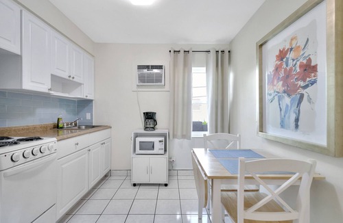 Pompano Beach Hotel | Seahorse Guesthouse