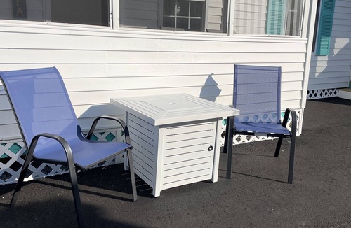 Old Orchard Beach Cottage | Seashell Cottages/JK Rentals - Cottage 1, 2 full beds, 1 twin