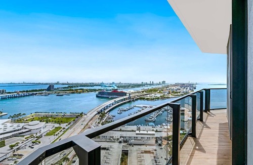 Downtown Miami Hotel | Seaside Serenity - 2BR Suite with Breathtaking Ocean Views