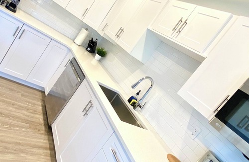 Colwood House | Seaside Suite + Private Yard : Walk to Royal Bay Beach