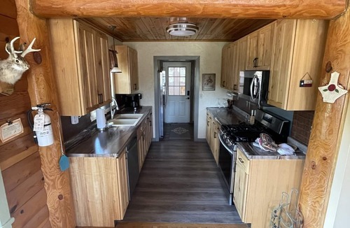 Hermosa Cabin | Secluded 3 Bedroom Cabin
