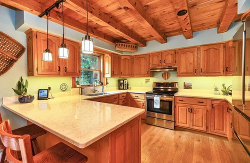 Jaffrey Cabin | Secluded 4-bedroom Log Cabin with Mt. Monadnock views. with AC