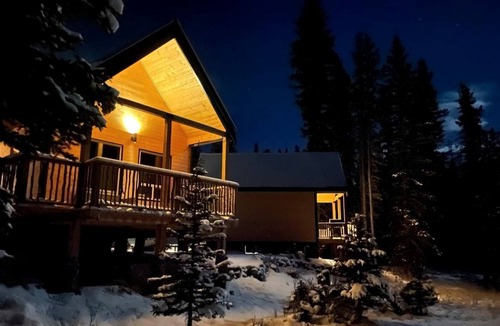 Nordegg Cabin | Secluded Cabin Rental for Romantic Weekends Away in Nordegg, Alberta